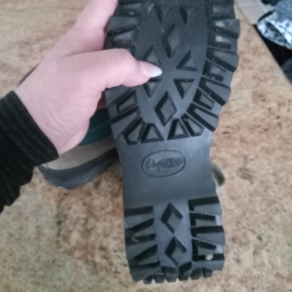 Shoes - Picture 4 of 5